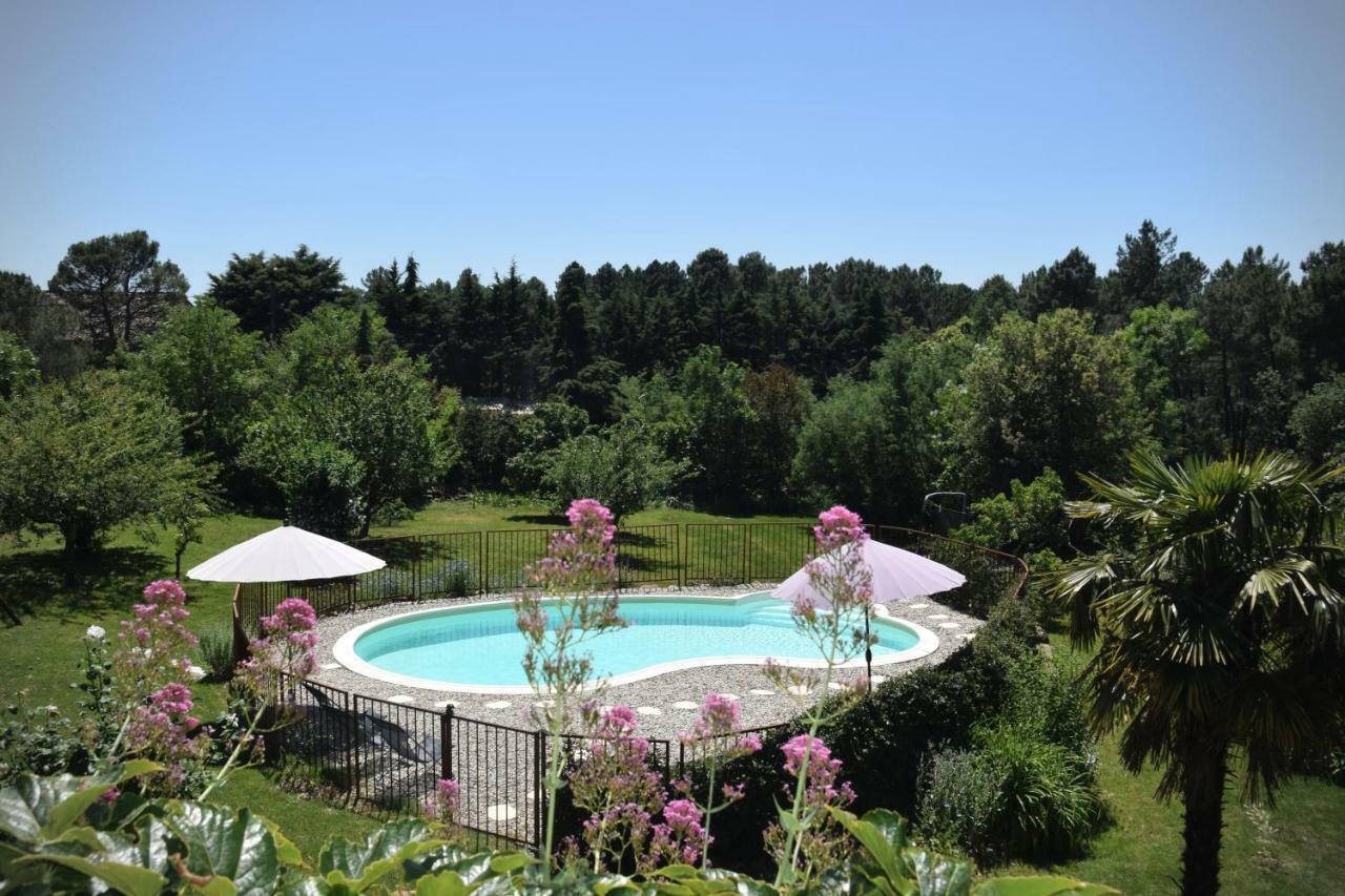 Hotel Ombre Bleue Du Figuier, Ailhon Exterior foto
